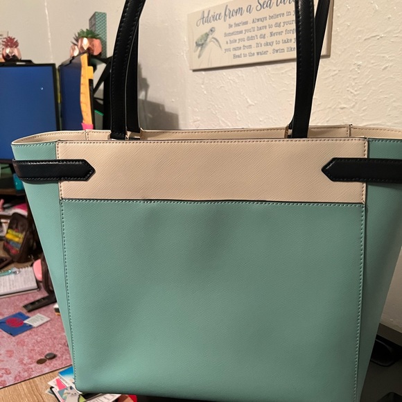 Kate Spade NY
Staci Large Laptop Tote & Matching Morgan Zip Around Wallet - Picture 2 of 7